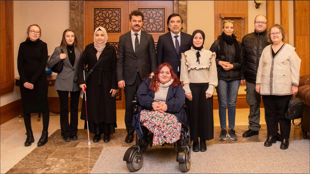 Engelli Öğrencilerden Rektör Yılmaz’a Anlamlı Hediyeler